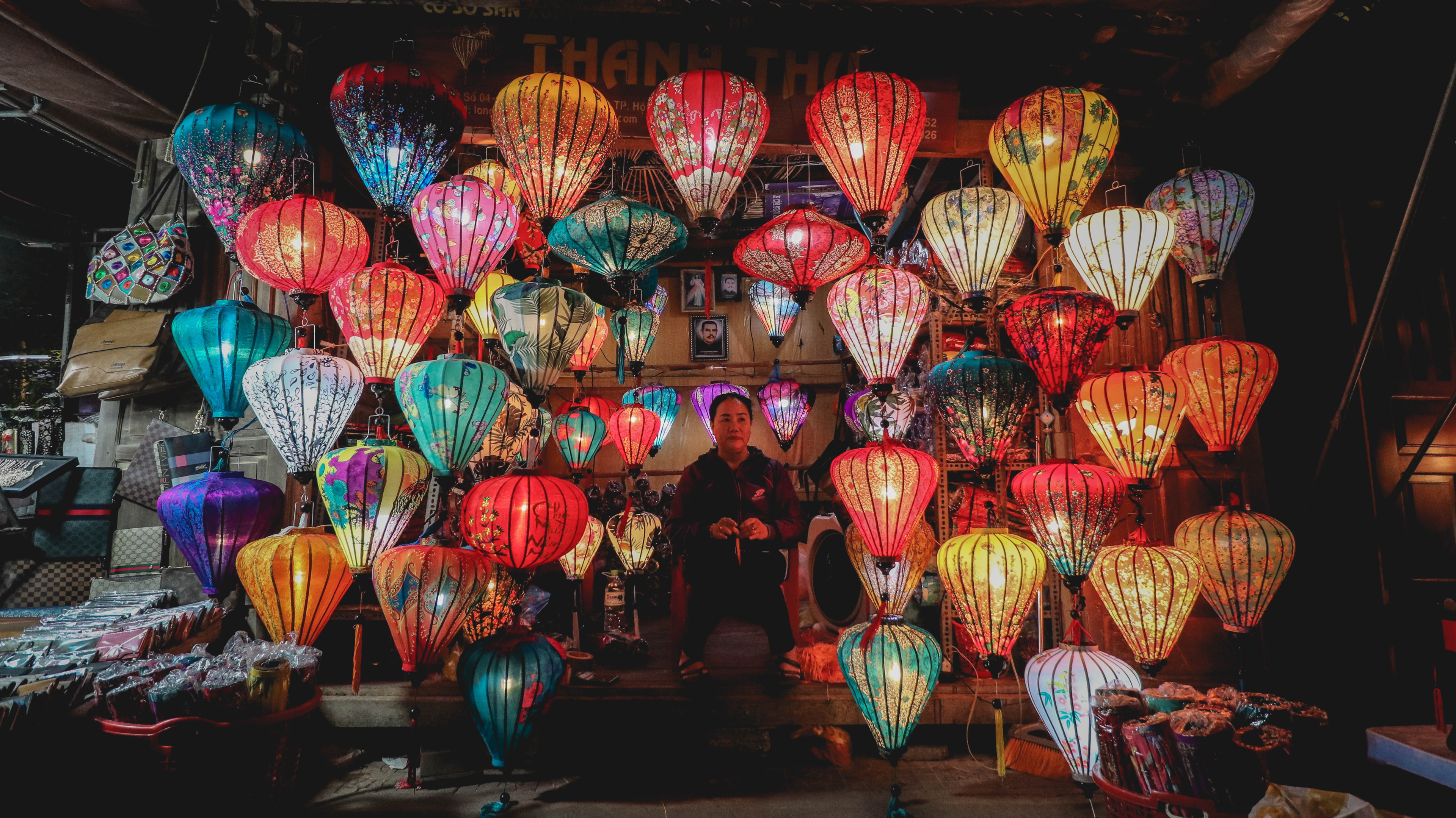 Maximize Your Reach: LinkedIn Marketing for Freelancers 3 Engaging visuals and videos for content