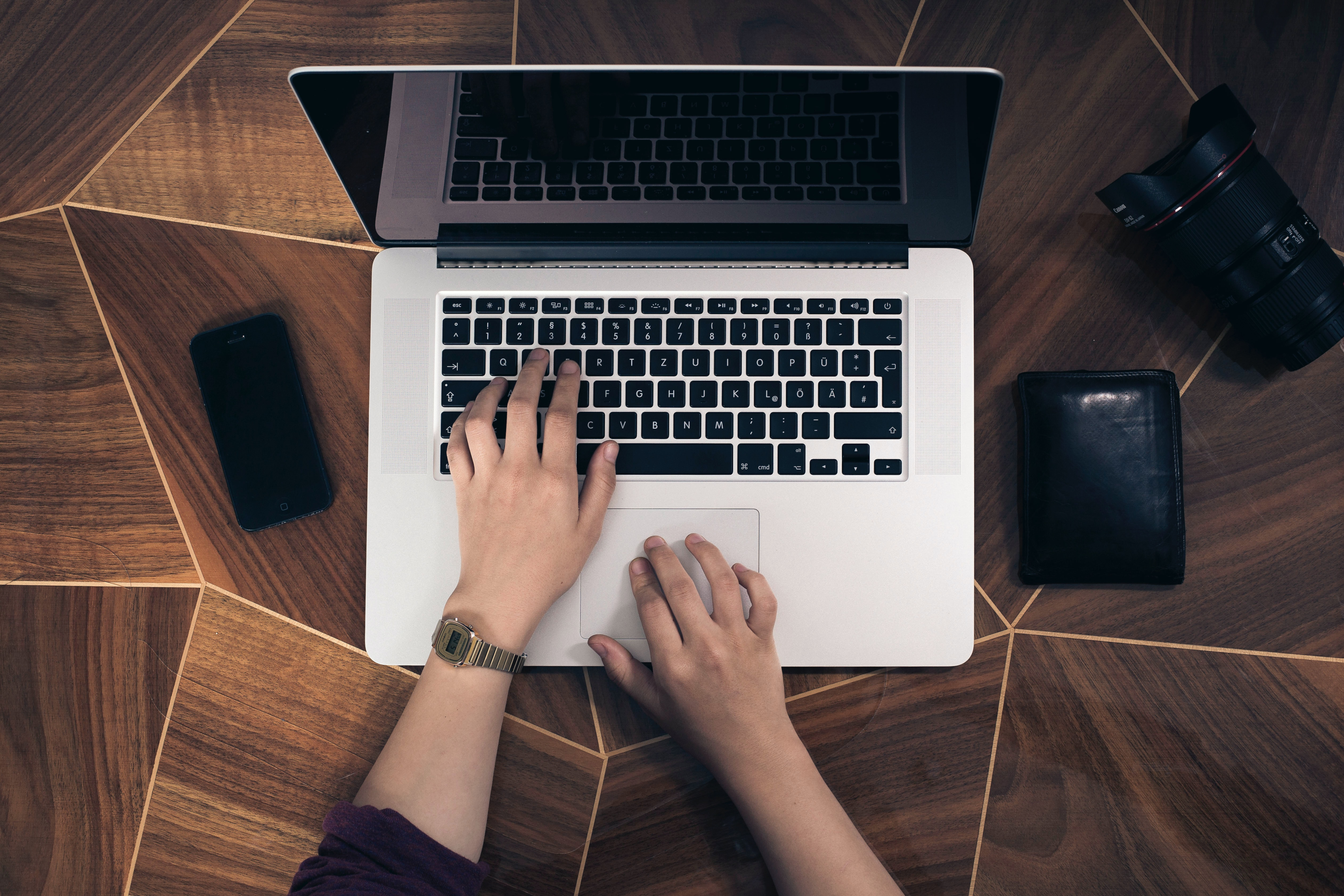 How to Create Passive Backlinks: 7 Proven Strategies for 2023 2 A person using a laptop to craft shareable content
